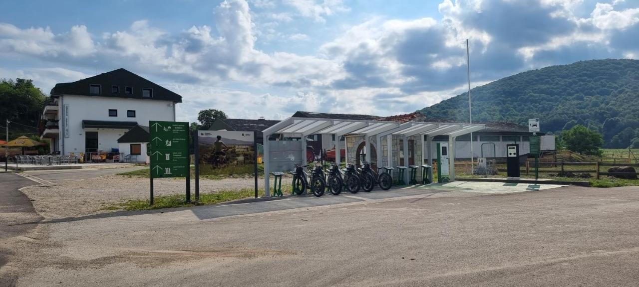 Kod Slaveka Lägenhet Kostanjevac Exteriör bild