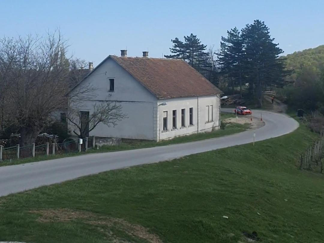 Kod Slaveka Lägenhet Kostanjevac Exteriör bild